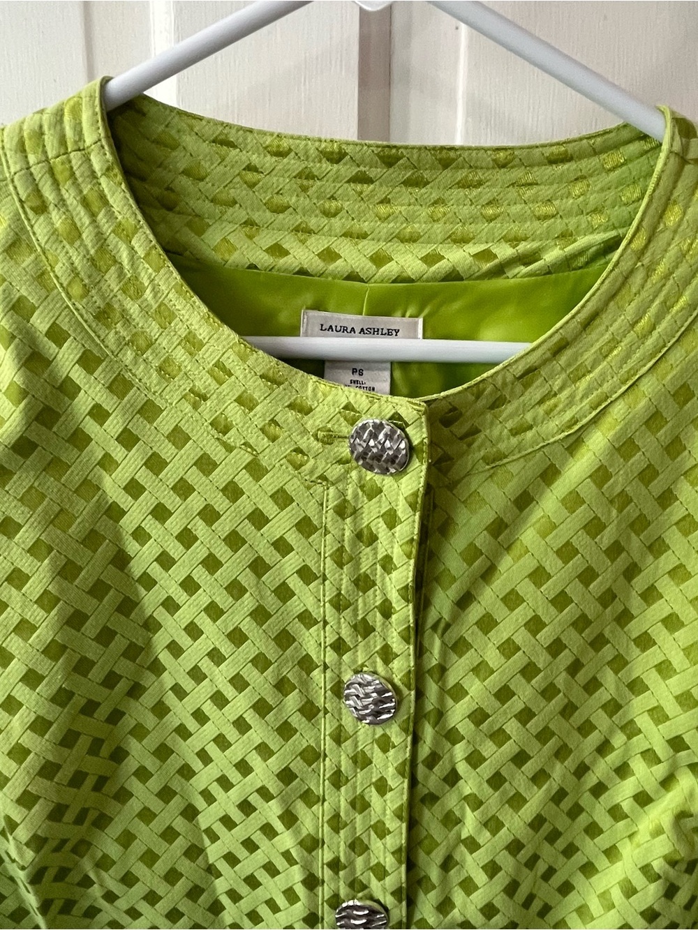 Laura Ashley Bright Lime Green Textured Cropped Jacket with Decorative Buttons - Picture 2 of 6